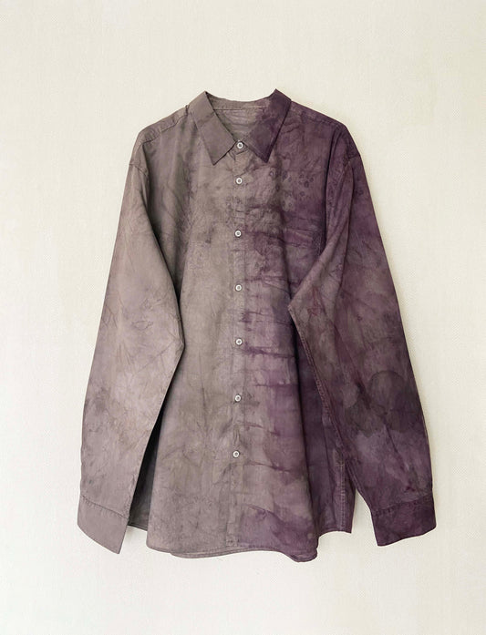 chemise unique teinte à la teinture naturelle avec un côté grisé et un côté aubergine